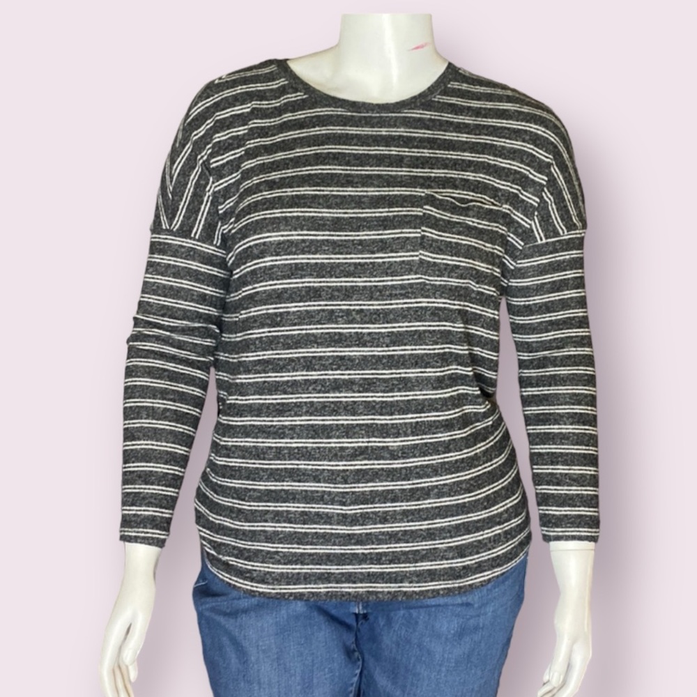 an.d. e a w y Womens large gray white stripe top andeay